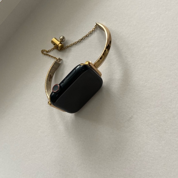 Apple Watch 44m SE for sale small scratches - Picture 5 of 6